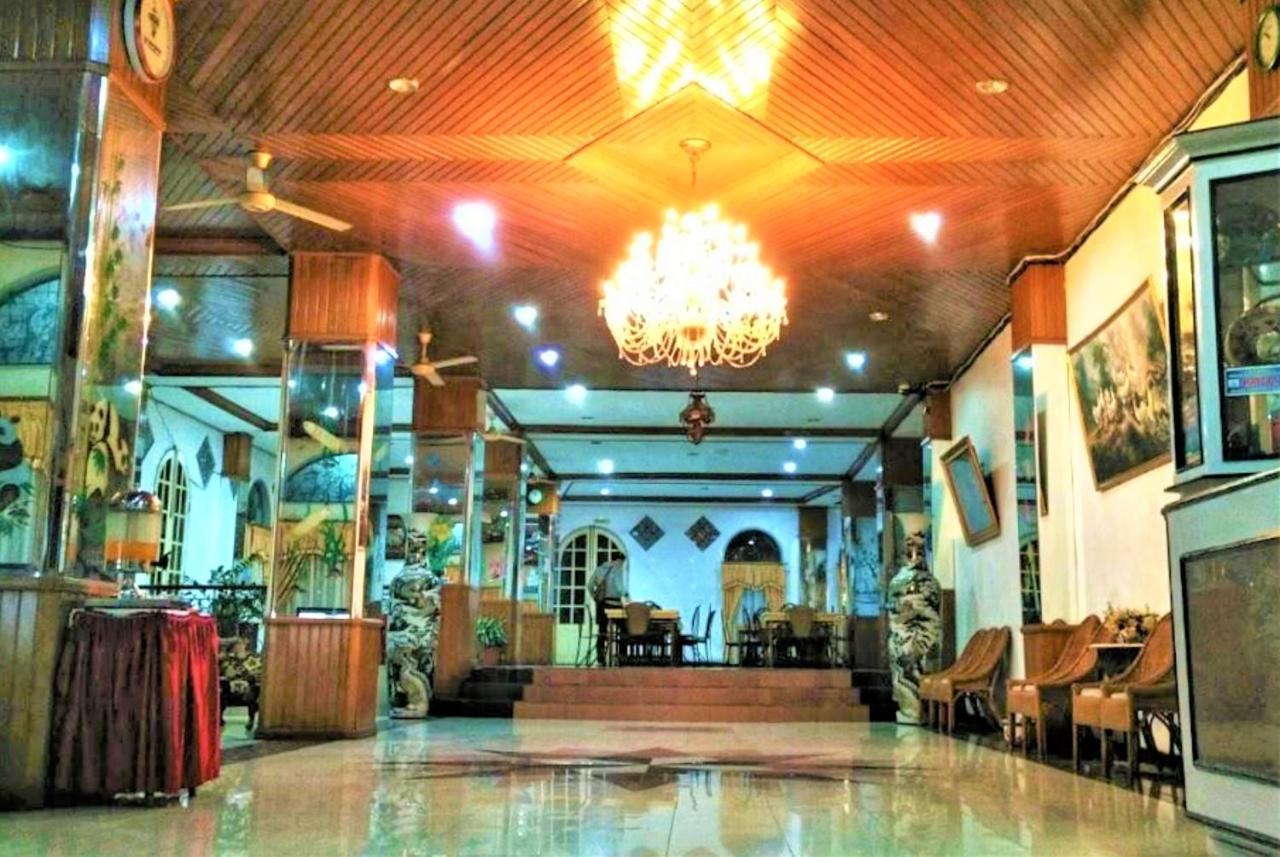Hotel Asia Bukittinggi Esterno foto